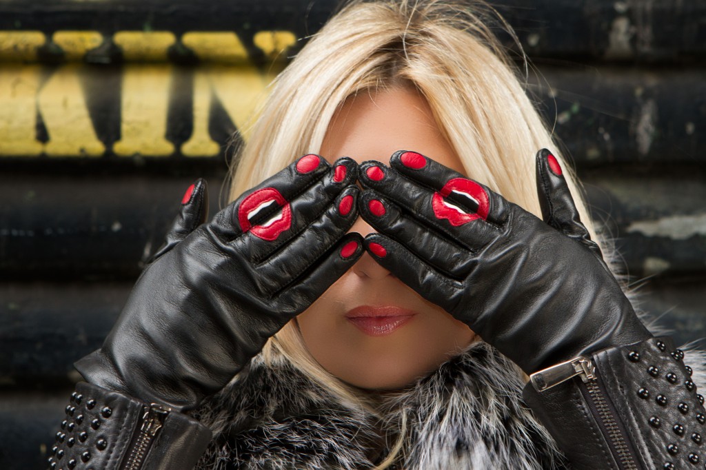 http://theboxboutique.com/accessories/women/gloves/a-kiss-black/